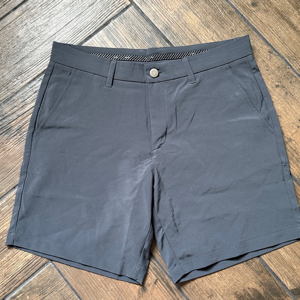 Men's Primo dark gray golf shorts